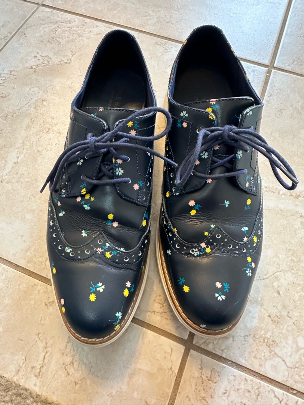 Women’s Cole Haan Original Grand wing tip Oxford, Navy floral, size 8